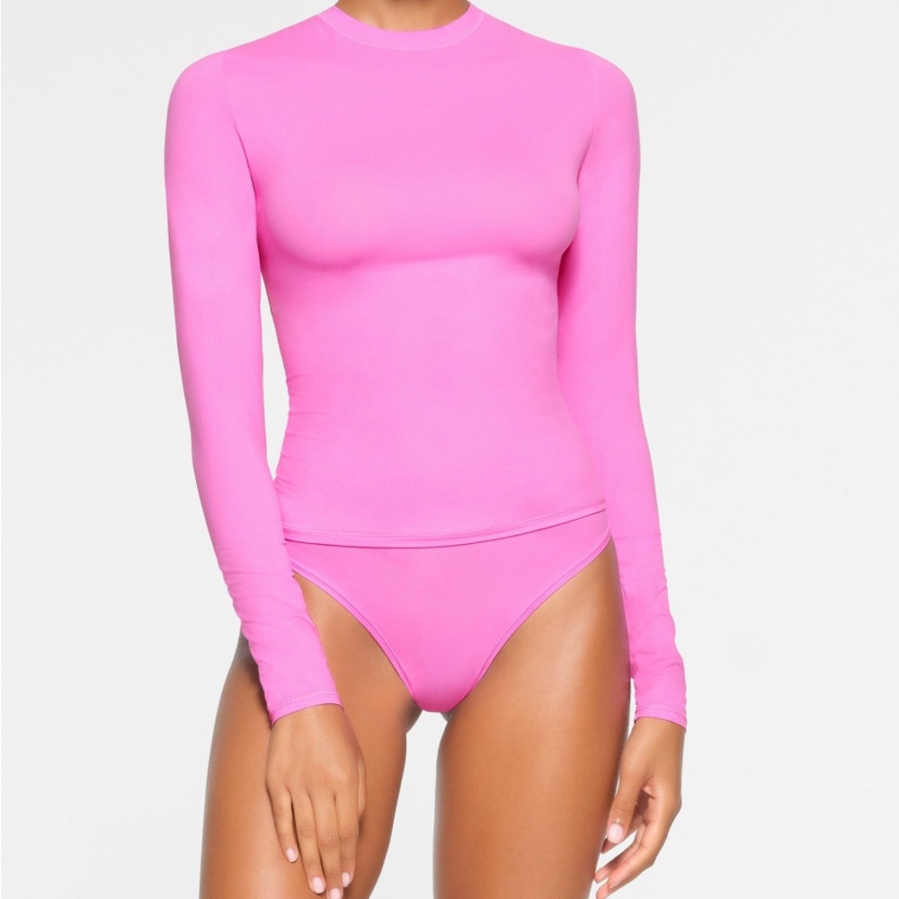 SKIMS Fits Everybody Long Sleeve T-shirt - Neon Orchid
